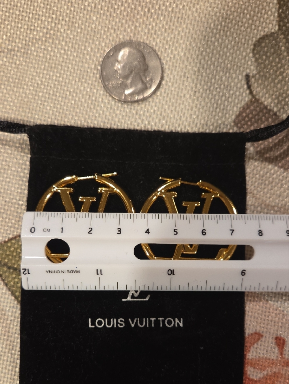 Louise Hoop Medium-Size Earrings - Picture 4 of 4